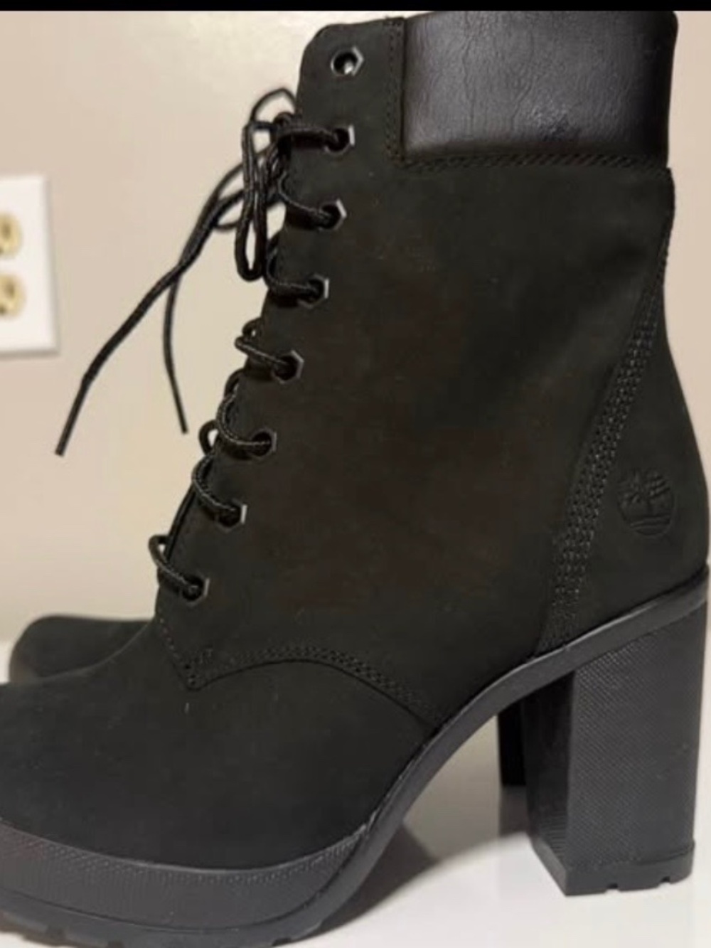 Timberland Women's Camdale 6 In Boots, Black Nubuck Size 6.5